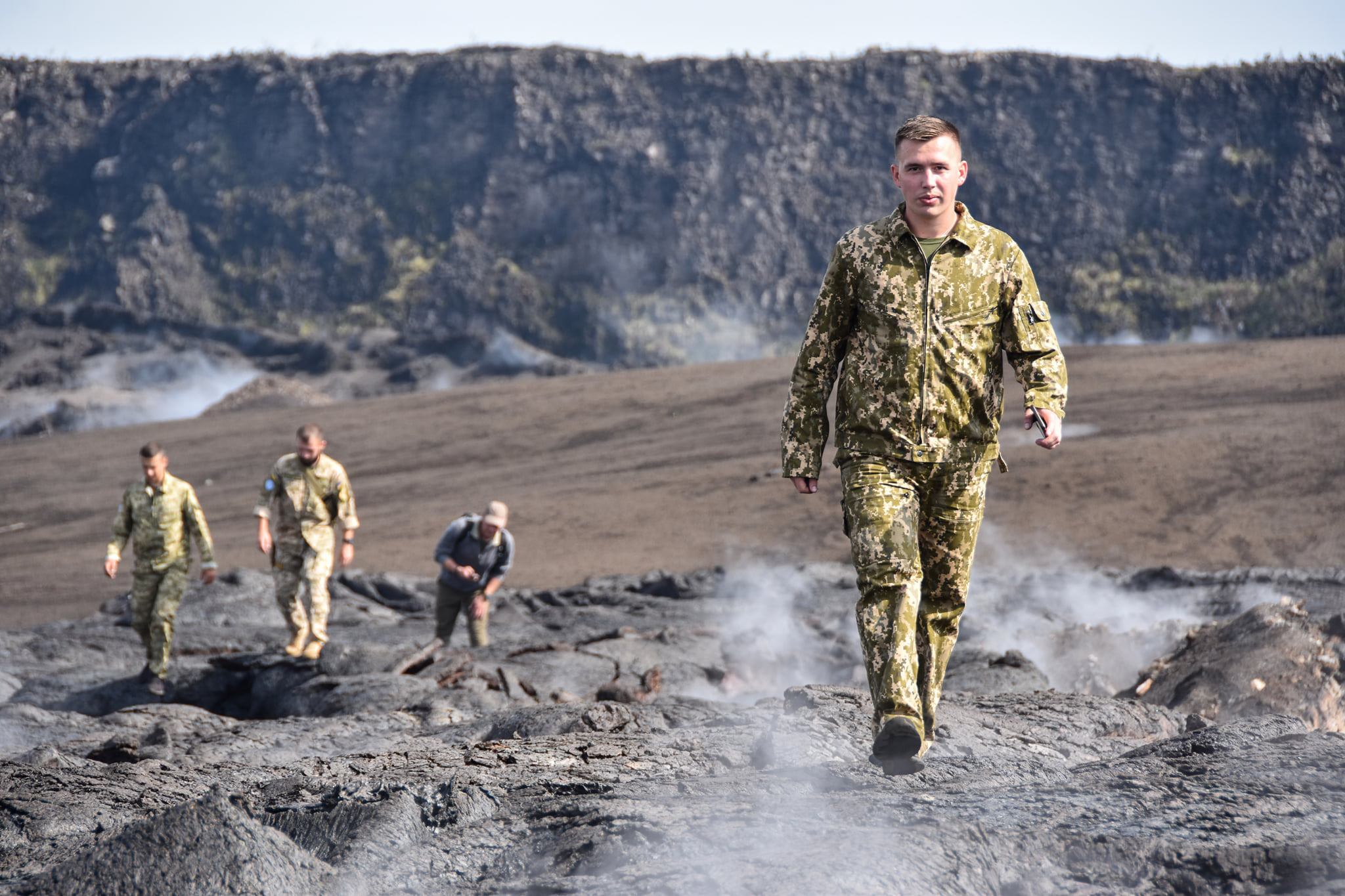 Українські вертолітники здійснили посадку на кратер діючого вулкану