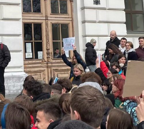 Студенти “Львівської політехніки” влаштували акцію проти Фаріон