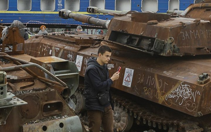 Військовий облік підлітків. Чи змінюється щось, коли виповнюється 17 років? Чи впливає на виїзд за кордон?