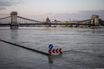 Дунай у Будапешті вийшов із берегів: вода підступила до будівлі парламенту