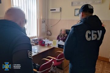 У золоті та з російським паспортом: деталі затримання посадовиці на Миколаївщині