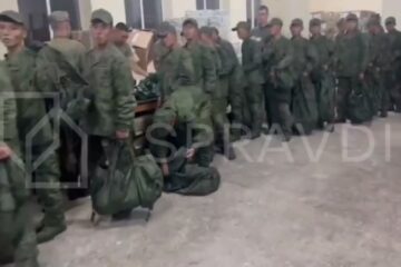 У СтратКомі ЗСУ показали відео, де північнокорейські солдати отримують російське спорядження на одному з полігонів РФ