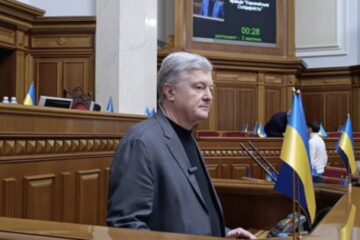 Порошенко: 100 млрд на зарплати прокурорам та чиновникам, інвестняні і марафон – це не бюджет воєнного часу