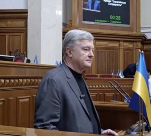 Порошенко: 100 млрд на зарплати прокурорам та чиновникам, інвестняні і марафон – це не бюджет воєнного часу