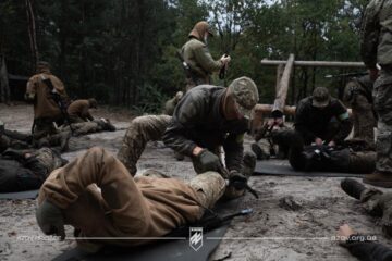 Новобранці 12-ої бригади «Азов» проходять інтенсивний курс з медичної підготовки