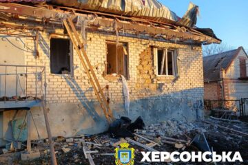 Наслідки обстрілів Херсонщини: численні пошкодження житлових кварталів та жертви