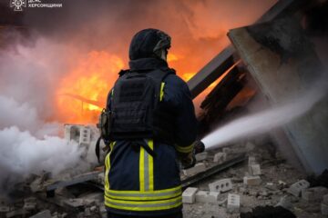 Окупанти весь день обстрілюють Херсон та область: одна людина загинула, 10 поранені