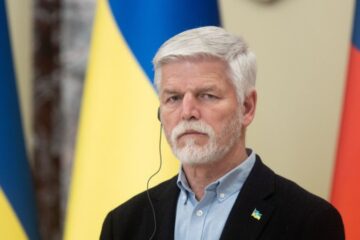 Президент Чехії дозволив 60 громадянам воювати на боці України