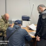 ДБР: полковник медслужби допоміг дружині отримати в тилу майже мільйон гривень “бойових” виплат