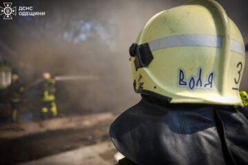 В Одесі “шахед” влучив у житловий комплекс, є перебої зі світлом