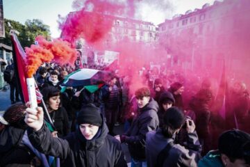 Під час студентських протестів у Турині вибухнула саморобна бомба