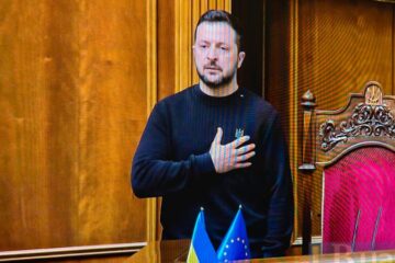 Президент у щорічному зверненні у Раді: виборів до кінця війни не буде, своїми територіями не торгуватимемо