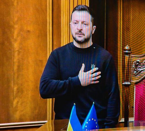 Президент у щорічному зверненні у Раді: виборів до кінця війни не буде, своїми територіями не торгуватимемо