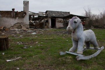 На території Донеччини, де оголошено примусову евакуацію, досі залишаються майже 180 діте