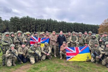 В однострої та на полігоні: Валерій Залужний відвідав тренування українських військових