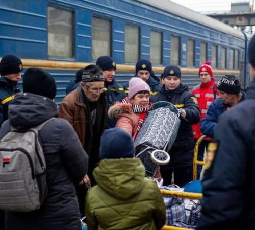 ​На Донеччині в 11 населених пунктах залишається понад 120 неповнолітніх