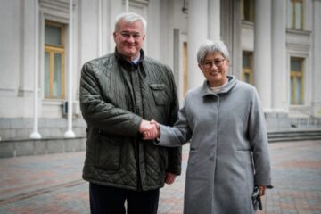 До Києва вперше за 10 років прибула міністерка закордонних справ Австралії Пенні Вонг