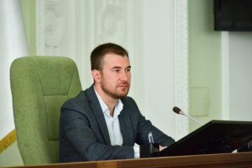 Чернігівська міська рада достроково припинила повноваження в.о. мера Олександра Ломако