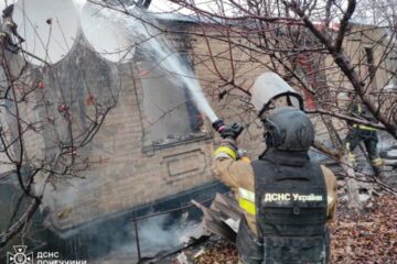 На Донеччині рятувальники потрапили під повторний російський обстріл