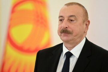 Алієв: літак Azerbaijan Airlines обстріляли з землі на території РФ, Баку вимагає компенсації