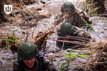 Виживання в тропіках, полон, евакуація: триває підготовка військових до дій в екстремальних умовах