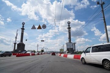 Про мости, генератори й стихійну торгівлю. 24 тексти Віледжа про місто у 2024 році