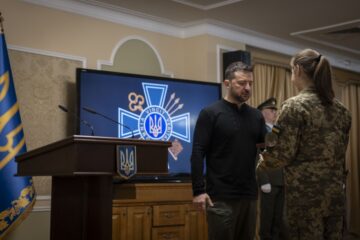 Президент України вручив розвідникам державні нагороди