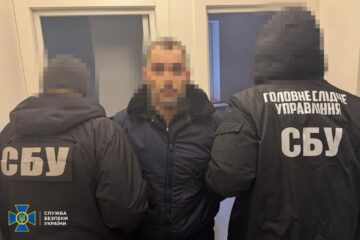 Столичного адвоката затримали з 15-ма телефонами на руках: агентурна група збирала інформацію для росії