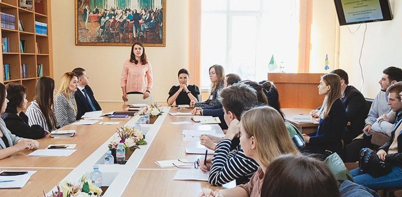 Науковий круглий стіл молодих учених, аспірантів та магістрів «Верховенство права — основоположний принцип правової держави» у Харківському національний університеті ім. Каразіна
