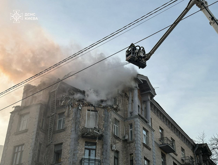 Падіння уламків у Печерському районі