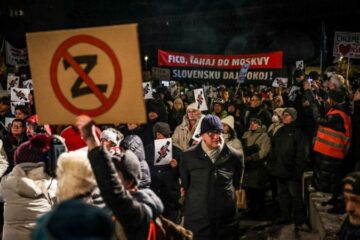 У Словаччині декілька тисяч громадян вийшли на протест у відповідь на проросійську політику прем’єра Фіцо