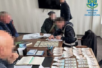 Посадовець Держпродспоживслужби вимагав за оформлення морепродуктів гроші  або “подяку” у вигляді риби