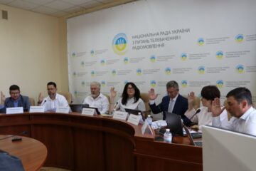 Нацрада пропонує титрувати і перекладати агітаційні матеріали на українську жестову мову