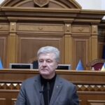 Порошенко заявив, що його знову не випустили у відрядження за кордон