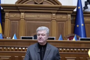 Порошенко заявив, що його знову не випустили у відрядження за кордон