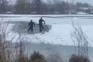 У Вінниці чоловік провалився під воду при спробі переїхати Південний Буг