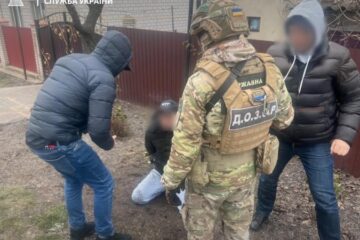 Правоохоронці викрили угруповання, яке вимагало гроші у прикордонників