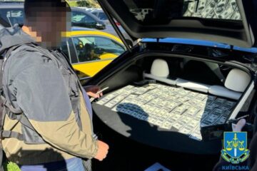 ​У Києві судитимуть викладача університету, який за $10 тисяч обіцяв роботу з бронюванням від мобілізації