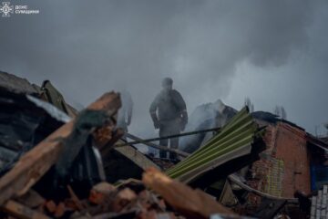 Російські окупанти атакували дронами місто Суми: під обстрілом опинився навчальний заклад