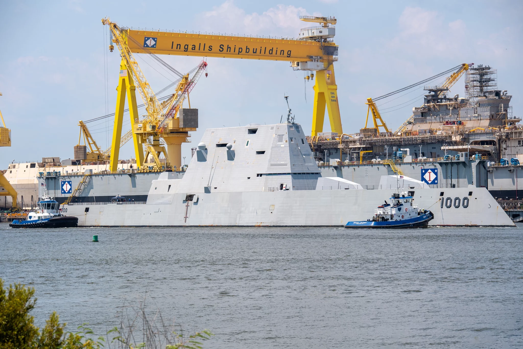 Американський есмінець USS Zumwalt на судноверфі Ingalls Shipbuilding. Фото: HII