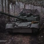 Трофейний Т-80, попри влучання дронів і «Градів», нищить окупантів під Торецьком