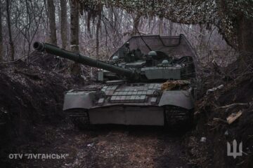 Трофейний Т-80, попри влучання дронів і «Градів», нищить окупантів під Торецьком