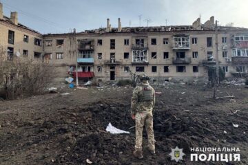 Ворог скинув дев’ять авіабомб на Костянтинівку: є загиблий та постраждалі, пошкоджено 92 об’єкти