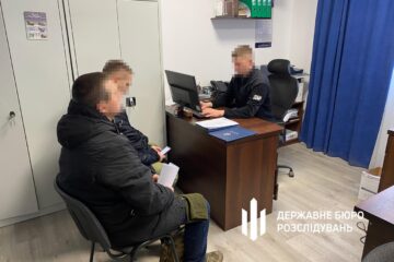 Не скасував грошові виплати відсутній на службі підлеглій: повідомлено про підозру комроти