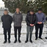 Поблизу держкордону затримали незаконних «туристів» з неповнолітніми переправниками