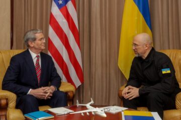 Керівник Мінфіну США зустрівся з прем’єром Шмигалем