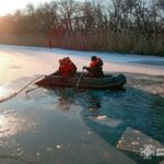 У Чернігові чоловік провалився під кригу, врятувати його не вдалось