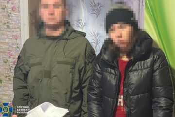 Затримали двох російських агенток, які “здавали” ворогу позиції захисників