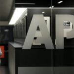 Суд відмовився поновити доступ Associated Press до заходів президента США