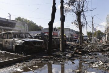 Попри щоденні масовані обстріли у Костянтинівці на Донеччині залишаються 15 тисяч людей